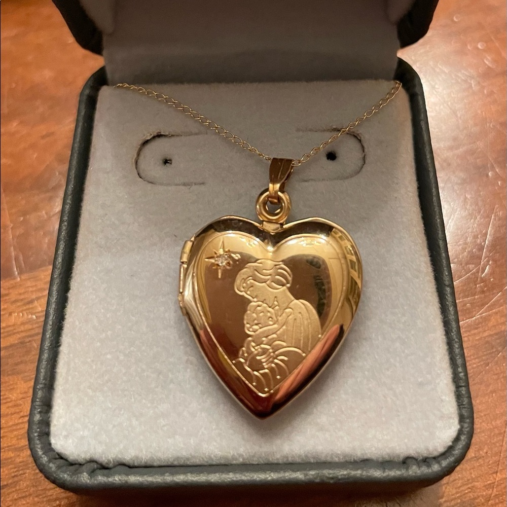 10k heart locket necklace